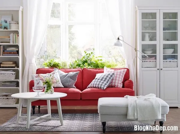 10 cách phối màu đỏ và trắng giúp cho phòng khách nổi bần bật