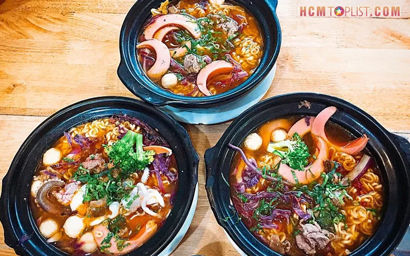 “Hot cùng” Top 5+ quán mì cay Quận 2, TPHCM nức tiếng