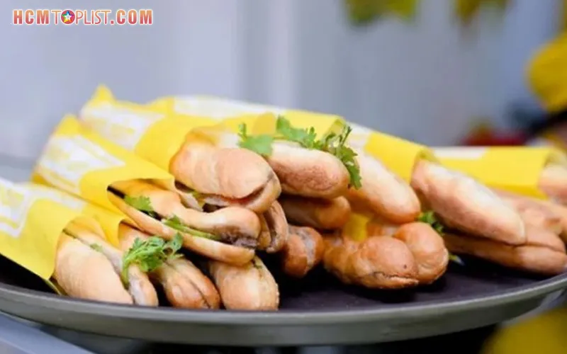 Lưu ngay top 10+ quán bánh mì khuya Sài Gòn cho cú đêm