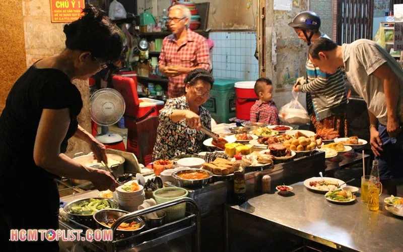 Top 10+ quán ăn lề đường ngon ở Sài Gòn không nên bỏ lỡ