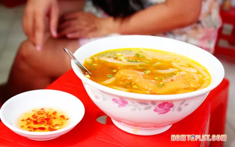 Top 10+ quán bánh canh Sài Gòn quận 1 ngon nức tiếng