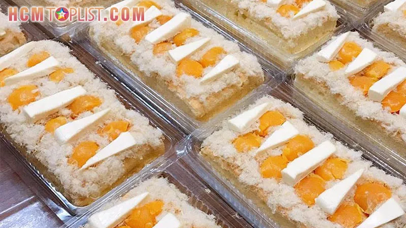 Top 10 tiệm bánh bông lan trứng muối ở TP HCM ngon nhất
